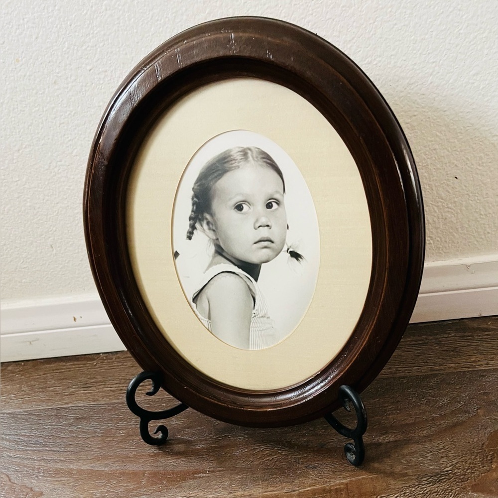 Vintage Elegant Brown Oval Photo Frame